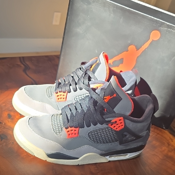 🔥INFARED🔥JORDAN 4 RETRO🔥 EUC🔥